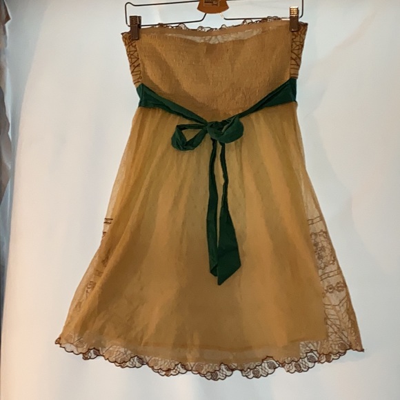 3rd pic is accurate of color and shows detail - Picture 2 of 3